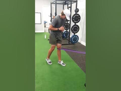 Build quad strength with banded TKE #golf #golfswing #mobility #fitness