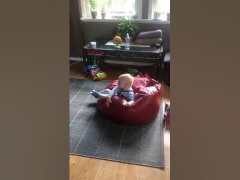 Дед смотрит за внуком,ну или внук за дедом😃 - YouTube