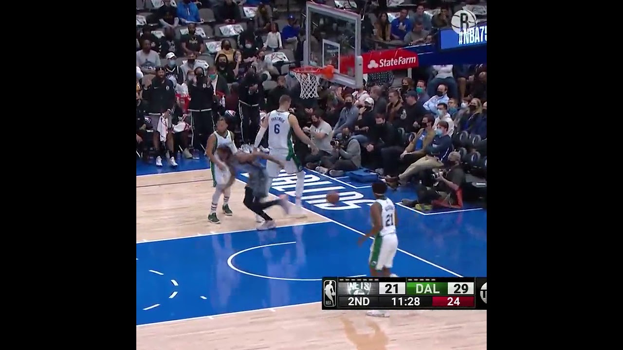 James Harden Alley Oop again to Claxton!!!! 