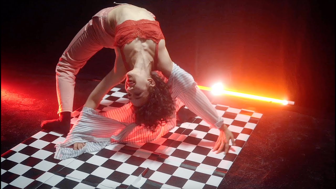 NNOA – Compliments (Official Performance Video)