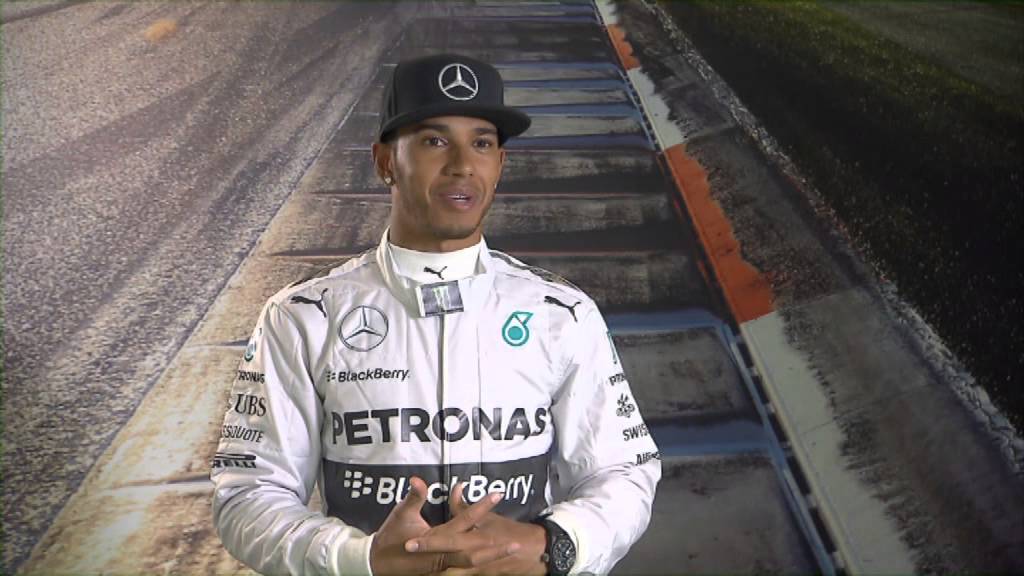 Suzuka: On Board with Lewis Hamilton in the F1 Simulator!