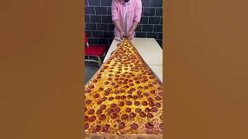 اكبر قطعة بيتزا في العالم Worlds Largest Pizza Slice 