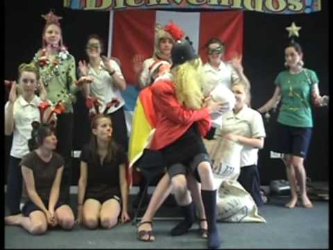 AJHS Year 10 Spanish Video "Una Navidad no tan fel...