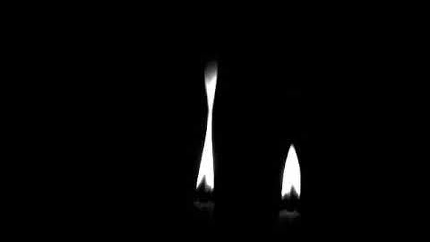 Collective oscillation of candle bundle containing 3 candles, bundle distance 6cm video 1