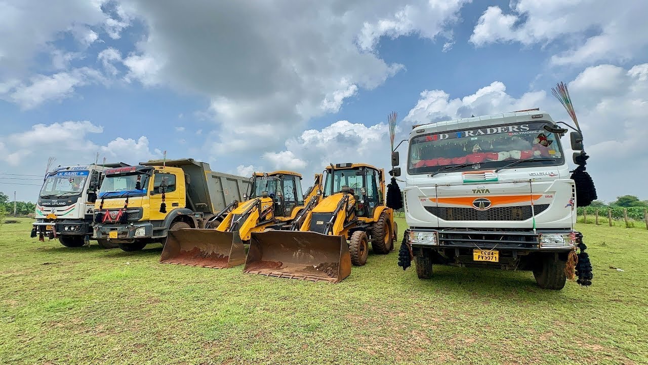 Jcb 3dx loading Mud in TATA TippersTractors Swaraj 855 Fe New Holland 3630Tractor Scorpio Truck