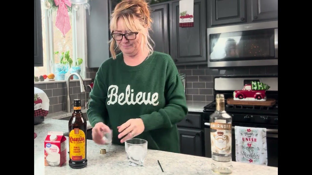 A Timeless Cocktail Moment: How-to Make A PERFECT White Russian 