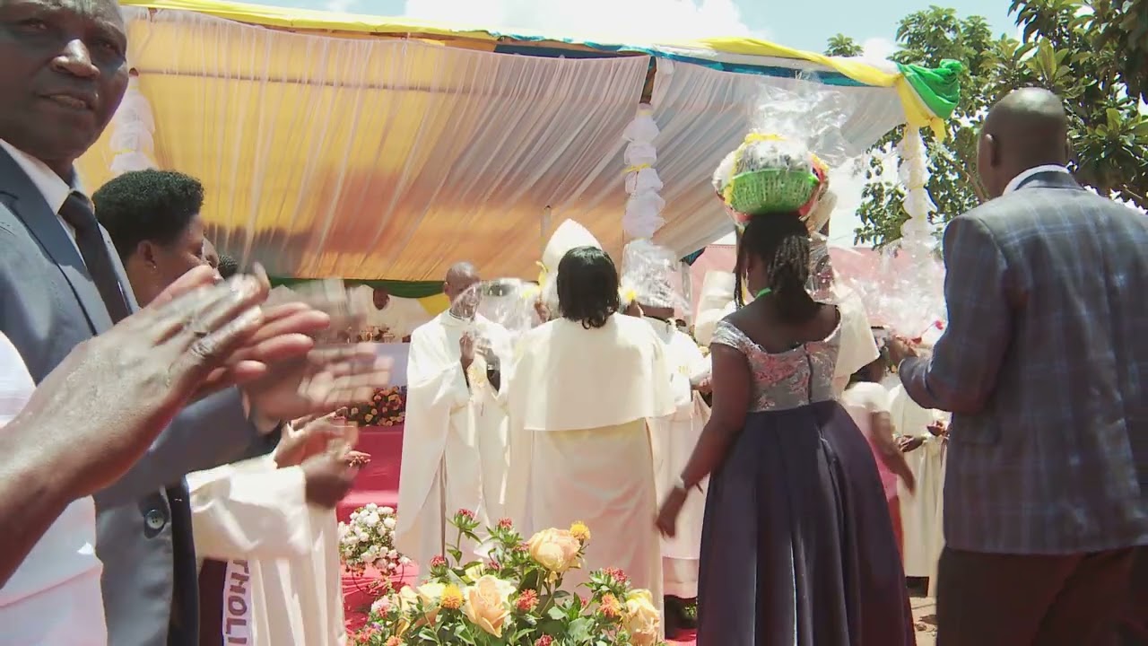 Buhimba Catholic Parish (Part 11) Mbarara Archdiocese. Wow! A great offertory procession.