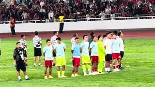 Timnas dan Supporter Indonesia menyanyikan lagu tanah airku di GBK