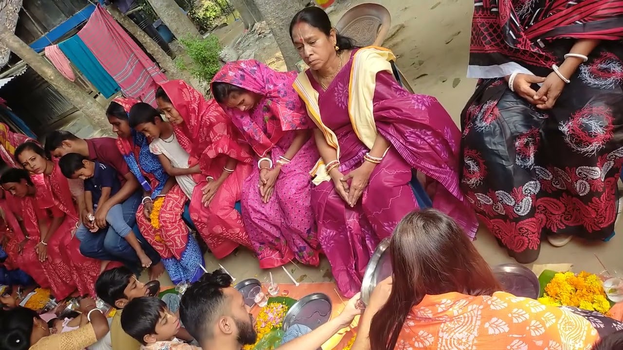 বাবু মন্মথ নাথ মন্ডল মহাশয়ের পরিচালনায় অনুষ্ঠিত হলো জীবন্ত মায়ের পূজা। 