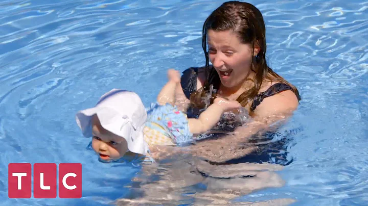 Jackson and Lilah Go For a Swim! | Little People B...