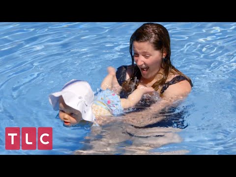 Jackson and Lilah Go For a Swim! | Little People Big World