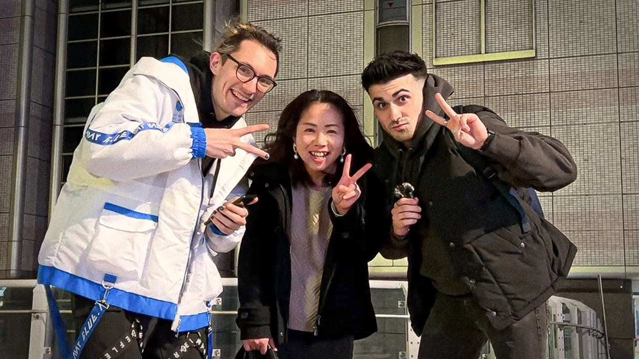 Ils emmènent une japonaise au bar