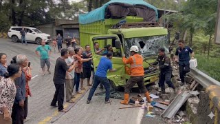 Innalillahi,TEREKAM SANGAT JELAS‼️Detik Detik Truk Blong Rem Di Sitinjau Lauik N4br4k Tembok Keramat