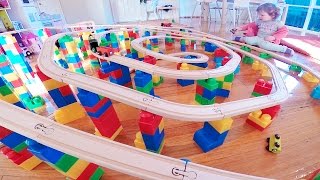 Building Block Spiral Train Set Layout - Toy Train Track 39 A building blocks spiral train set layout was our mission this week. We decided to build one side higher than the other -- which ...