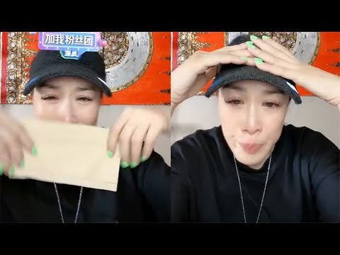 51岁钟丽缇直播间情绪失控！被嘲婚姻与身材，崩溃落泪惹人心疼