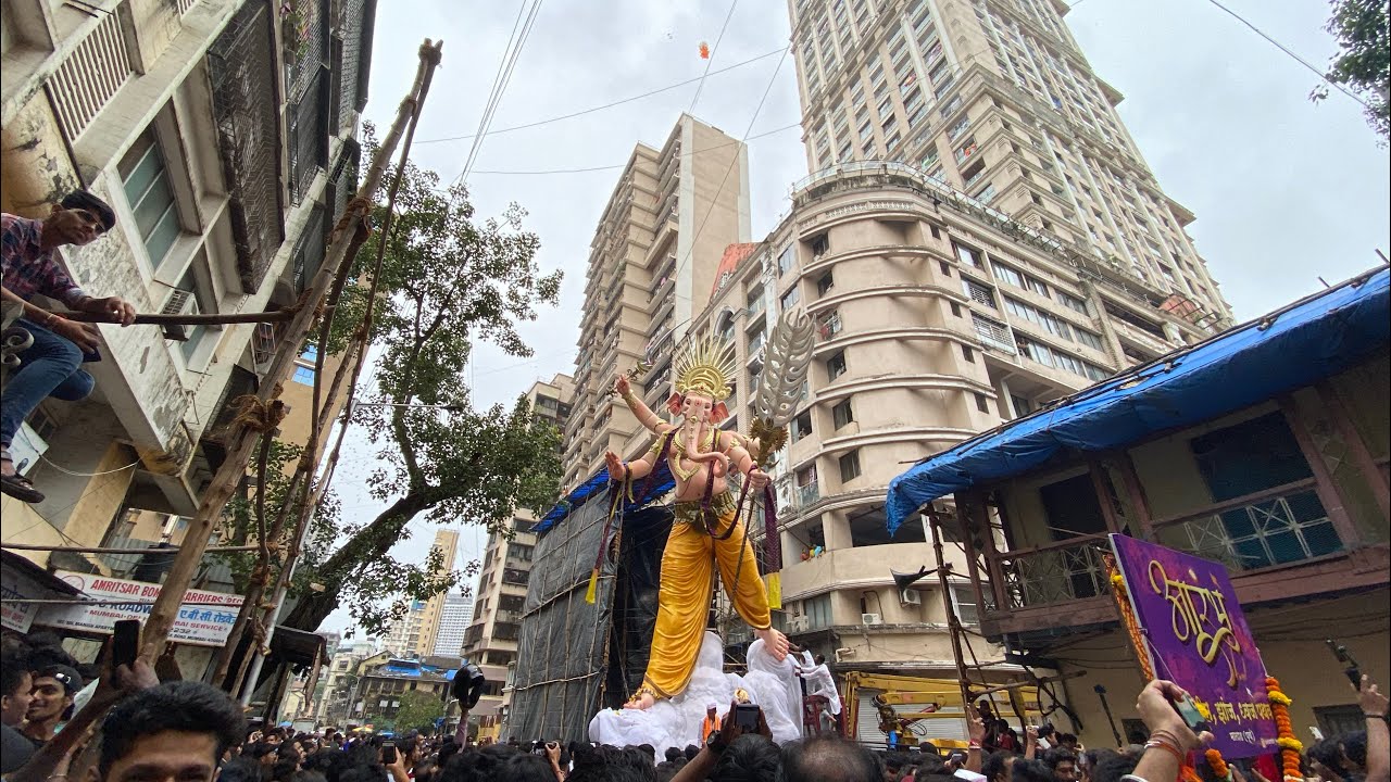 || मुंबई खेटवडी गणपती भव्य आगमन २०२३ ||आकार्शन व उंच मुर्ती