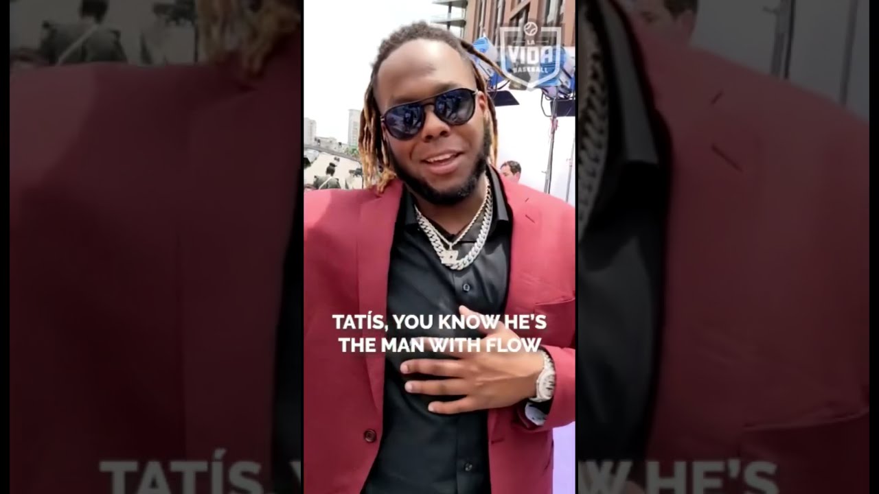 Vladdy Jr. gets Fashion Advice from Tatís Jr. for the Purple