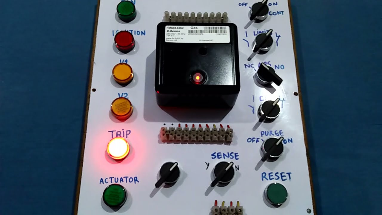 RMG88.62C2 Siemens Gas Burner Controller Checking on Test Bench