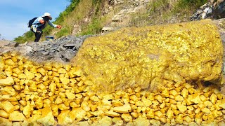 Top Videos unbelievable a huge gold miner found by a young man at mountain today