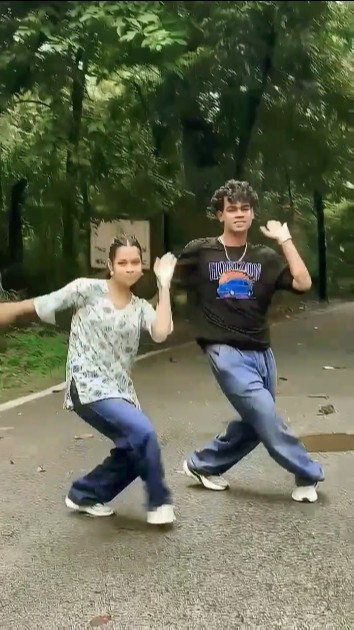 Tor jeans badi mast# nagputi shorts# nagpuri dance# old nagpuri song