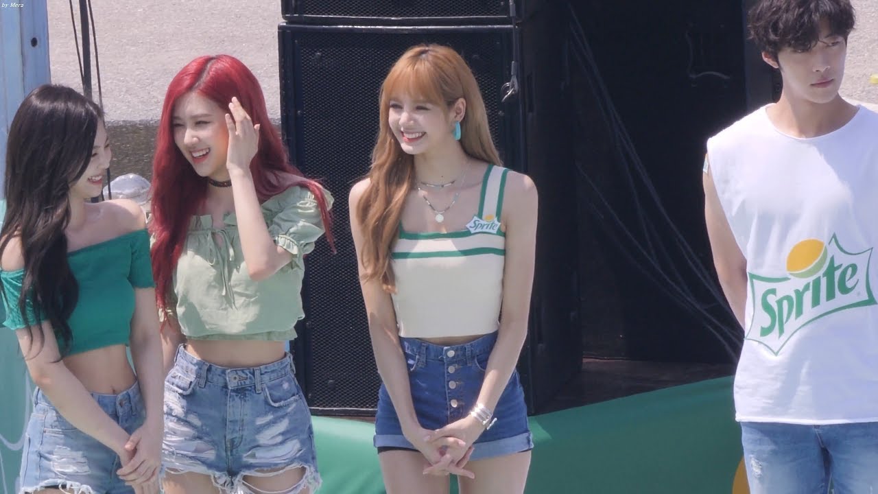 180721 블랙핑크 (BLACKPINK) 로제,제니,지수 개인포토타임포즈 보고즐거워하는 [리사] LISA 4K 직캠 Fancam (워터밤 페스티벌) by Mera