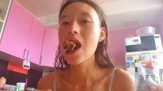 Long Tongue Eating Food