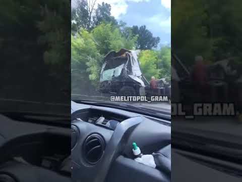 На запорожской трассе столкнулись два грузовика