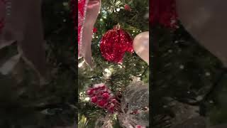 How to layer ornaments in tree decorating. #christmas #christmastreedecoration