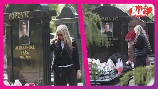 Suzana Uplakana Donela Tortu Na Sašin Grob Popović Bi Danas Napunio 72 Godine, Kadi Spomenik I Plače