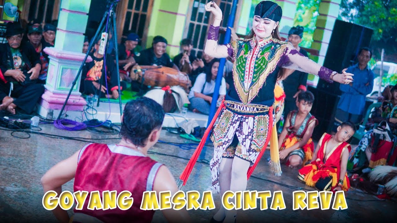 ROMANTIS SEKALI ♥️ KENTONG REVANDA BERMESRAAN DI BAWAH HUJAN 