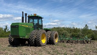 John Deere 8560 Pulls a 32ft Cultivator