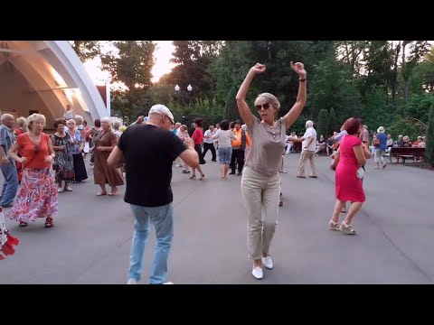 Танец Девочка В Платье Из Ситца фото 13