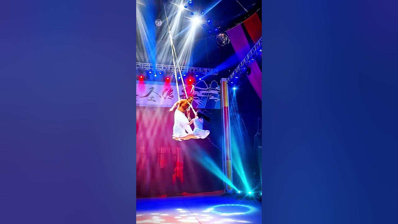 The two actors performed a graceful aerial dance🥳