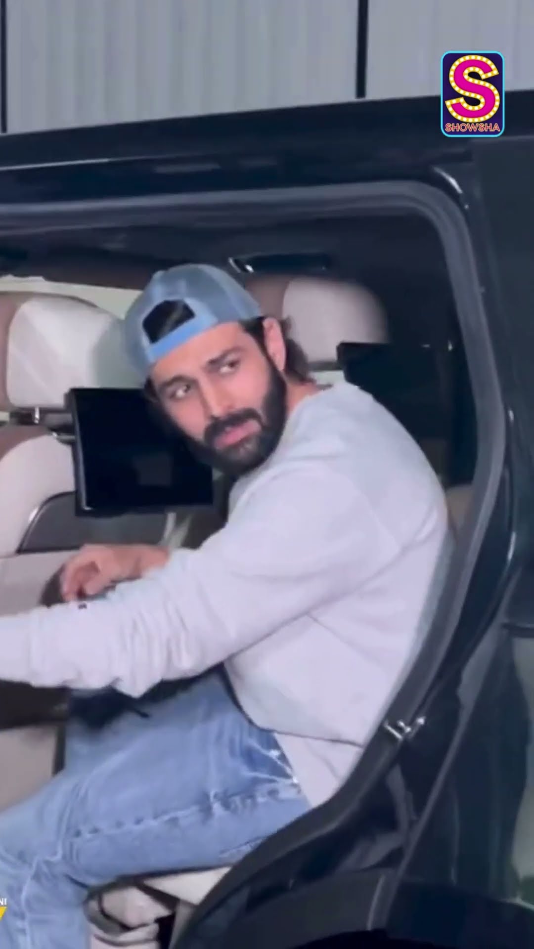 Heartthrob Kartik Aryan Imitates Allu Arjun’s Pushpa Step 'Jhukega Nahi, Gets Papped | N18S #Shorts