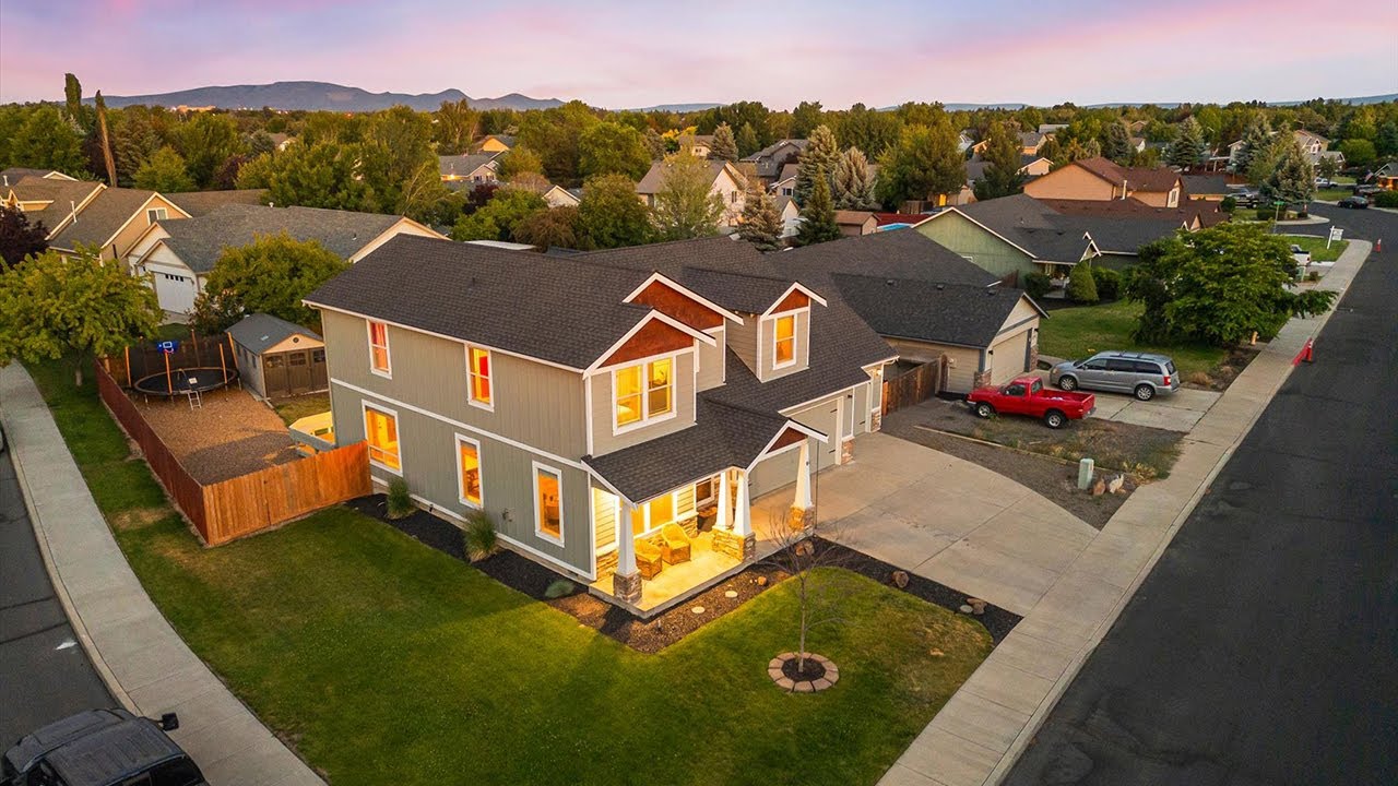 Freshly Updated & Roam to Roam—Redmond Living at it's Best