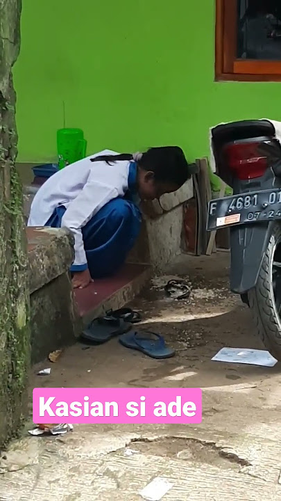 kasian si ade muntah sampe segitu nya .musim penyakit