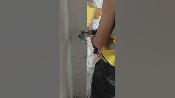 Removing wall tiles - a good tool for the job