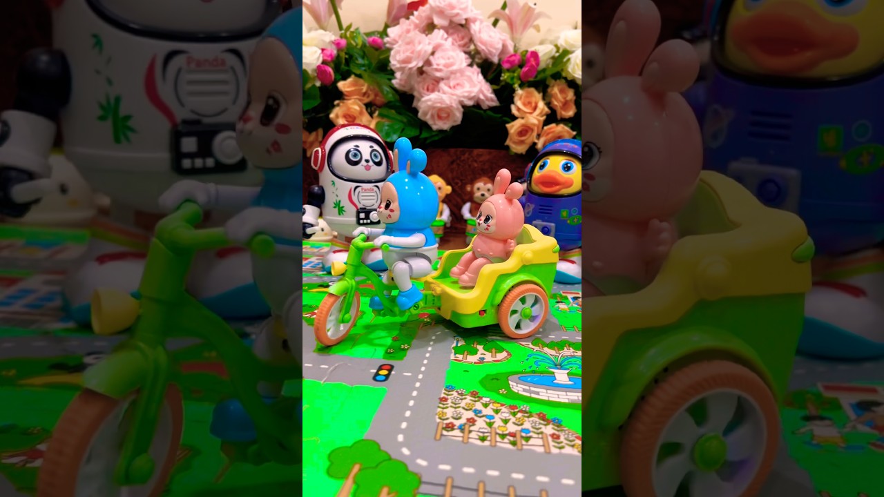 Kelinci naik sepeda keliling sebelah bebek panda astronot