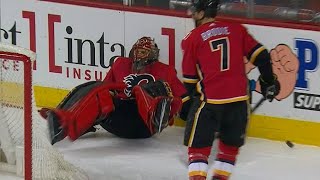 Mike Smith stumbles and falls on his rear on Maple Leafs dump-in