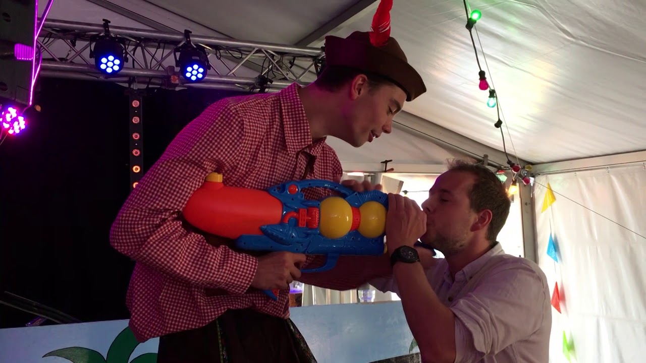 =26= iphone video Frans Haegens: Bierkantus Kermis Elsendorp 1 min 58