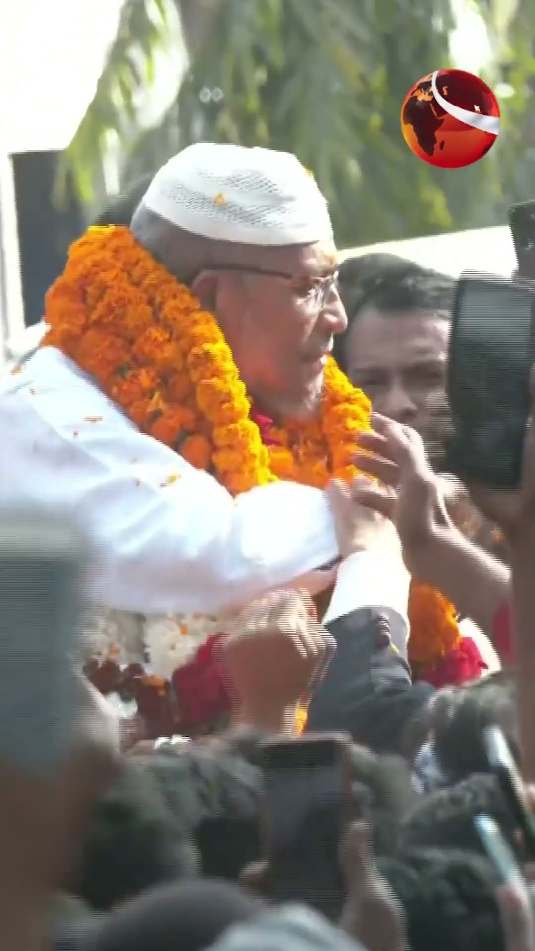 ফুলের মালায় বাবরকে বরণ #LutfozzamanBabar #Channel24