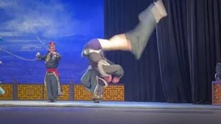 Nem As Calças Caindo Podem Parar Este Dançarino