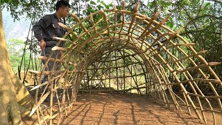 Make a shelter to survive and catch grilled fish to eat , làm nơi trú ẩn để sinh tồn