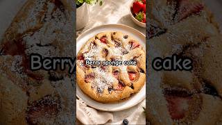 Soft berry sponge cake with strawberries and blueberries in the air fryer 🍓🫐