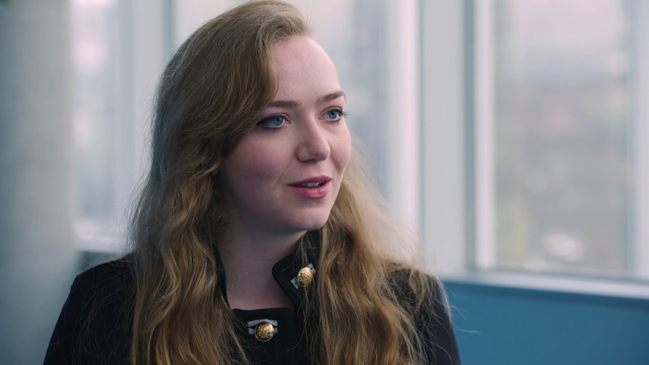 Willow Dew, lauréate de l'Ordre de la rose blanche 2021 YouTube