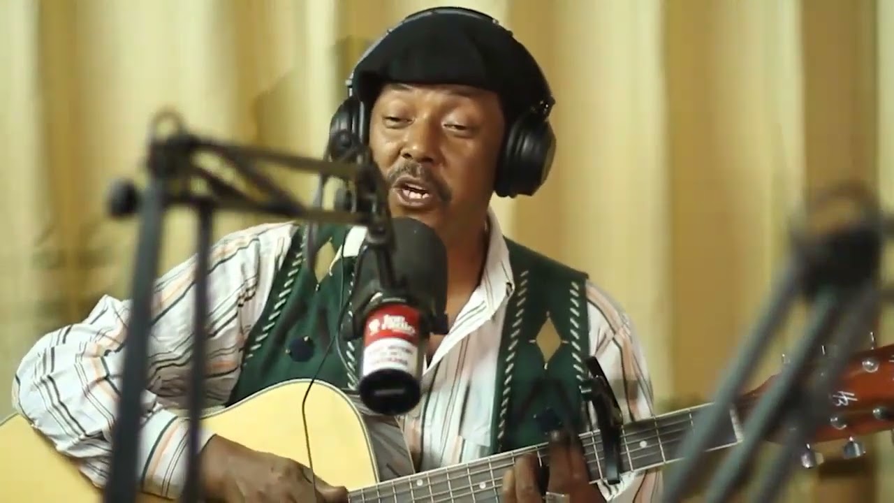 NOHO IREO SOMBINAINA ROMULE  1968   MBOLA  RABARIVOLA  vidéo live