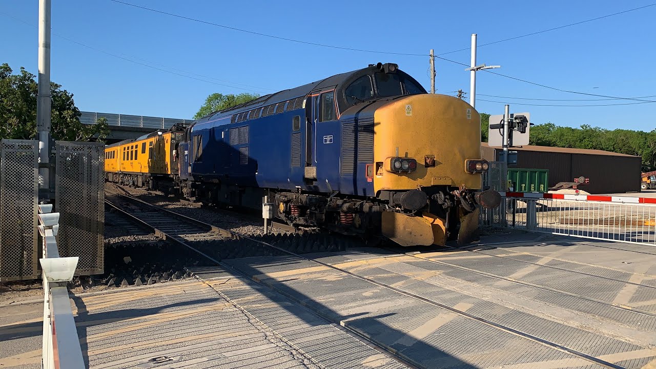 *NR 37s* Sleaford North Level Crossing (29/05/2021)