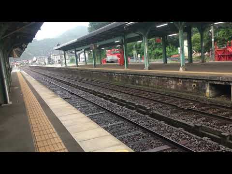山陰本線(普通列車)香住駅に入線(＋行き違い列車)/ キハ47 浜坂1747発(豊岡行)