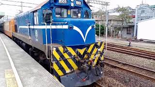6901次BR101單柴電頭一節莒光色行包+其他全藍行包專列