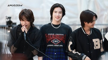 BUS [Because of You I Shine] #BUSkingAllDay at Siam Paragon 24Feb24 [Camera 1] | AmyExxon